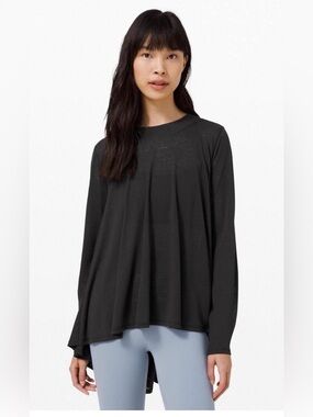 Lululemon Black Long-Sleeve Pleated Women’s Top ， SZ 6， NEW